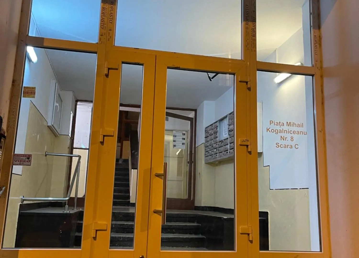 Piata Mihail Kogalniceanu Nr 8 Bucureşti